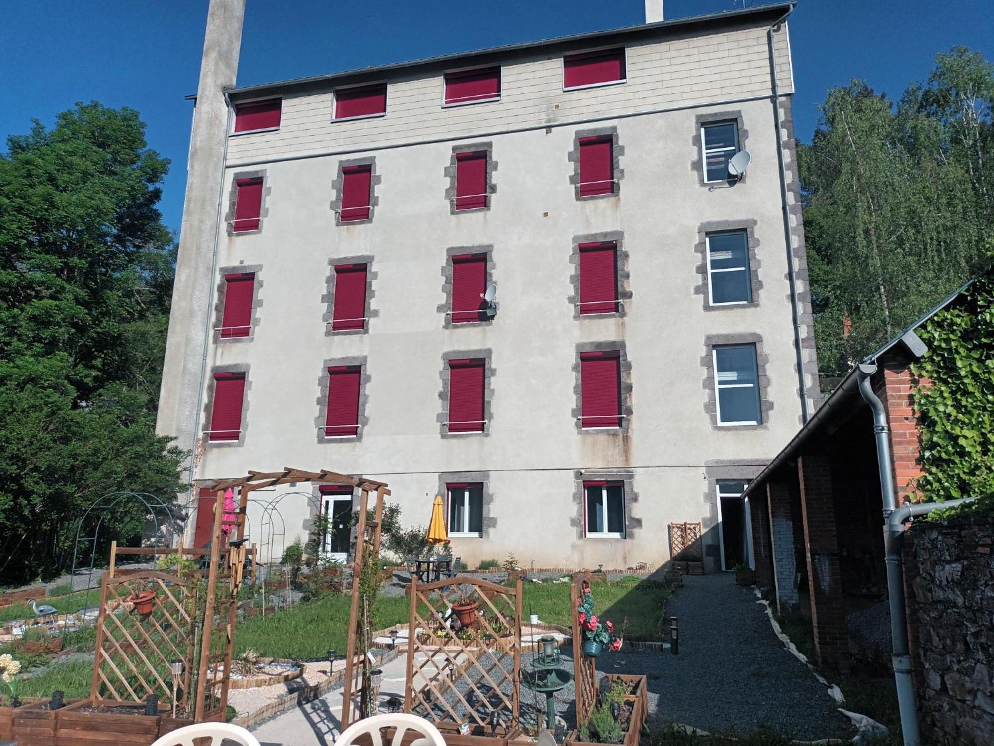 Appartement Chaleureux De 82M2 Proche De Vulcania Pontaumur Eksteriør billede
